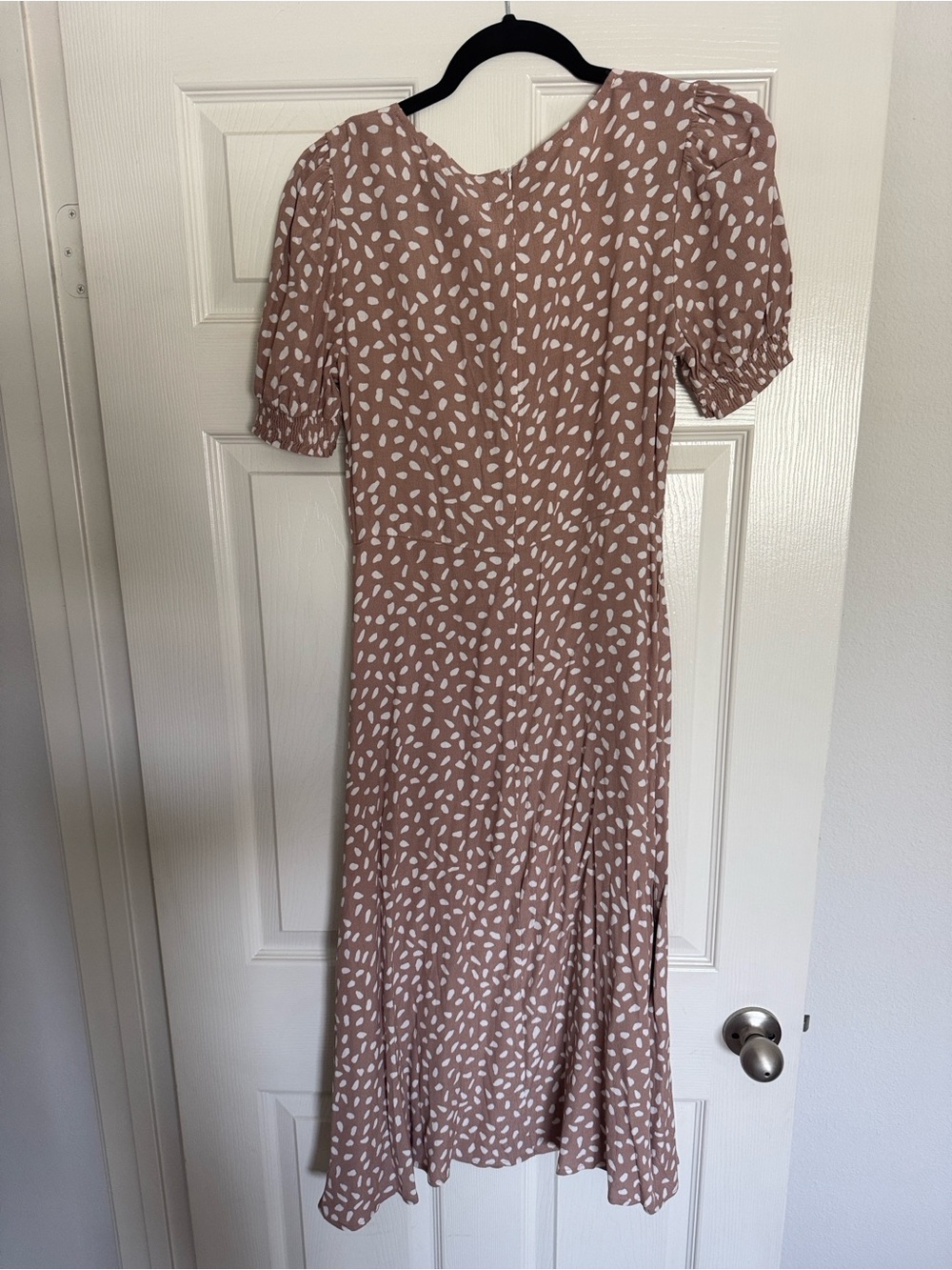Petal & Pup Women's Puff Sleeve Square Neck Midi Dress in Mauve Print - Picture 3 of 4